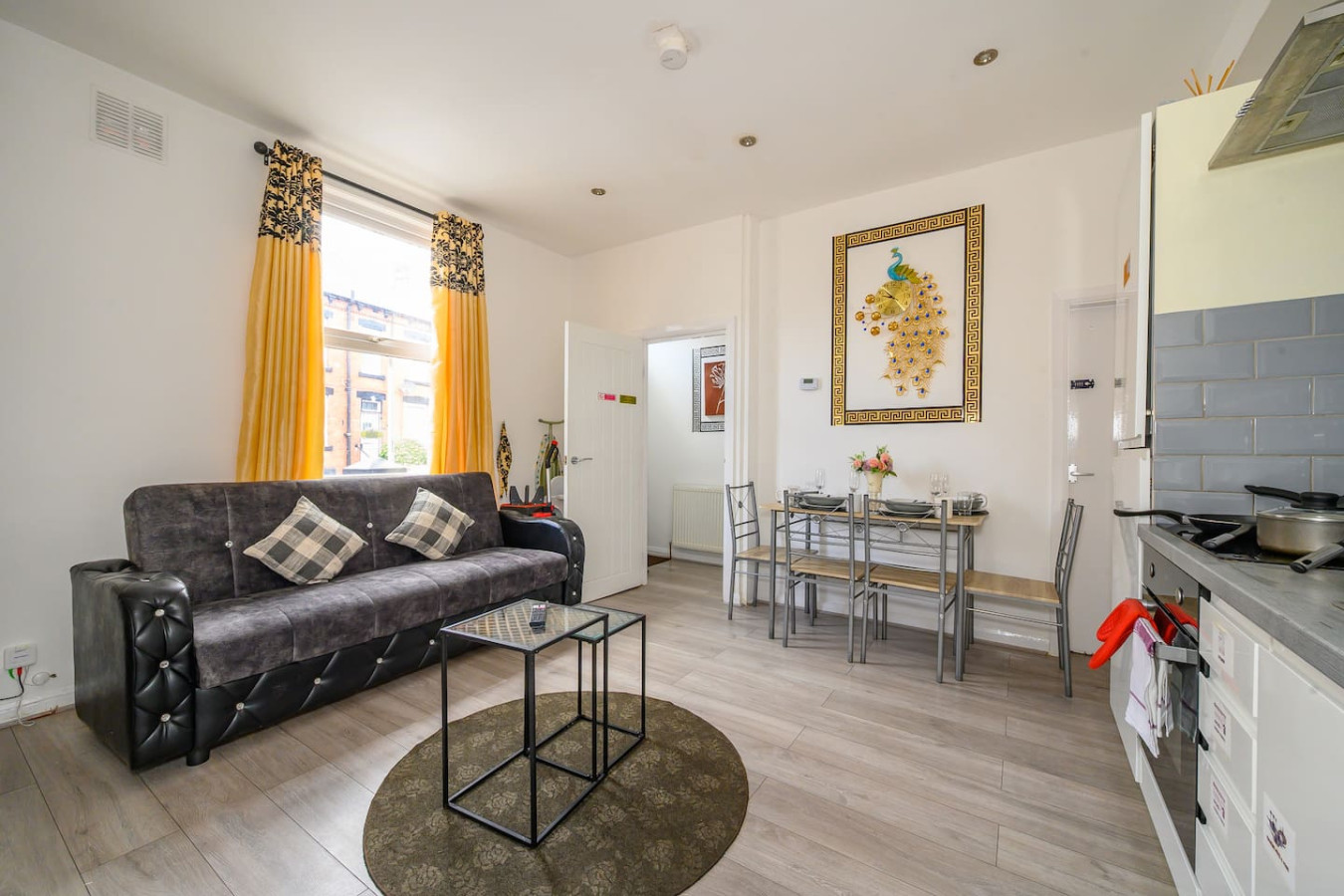 *A23S* for your most relaxed & Cosy stay + Parking in Arley Street - Property image 2 - VivreStays