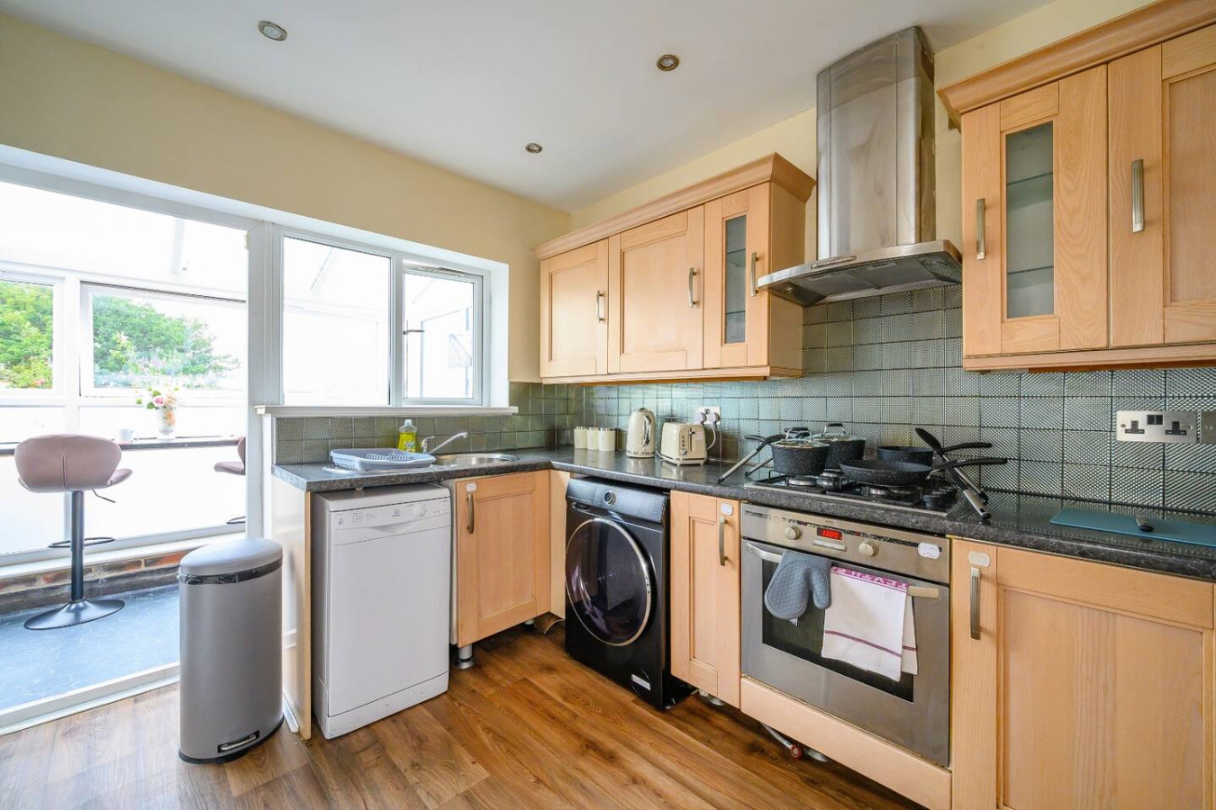 H17A Cosy & Welcoming home in 17a Fountain Street - Property image 3 - VivreStays
