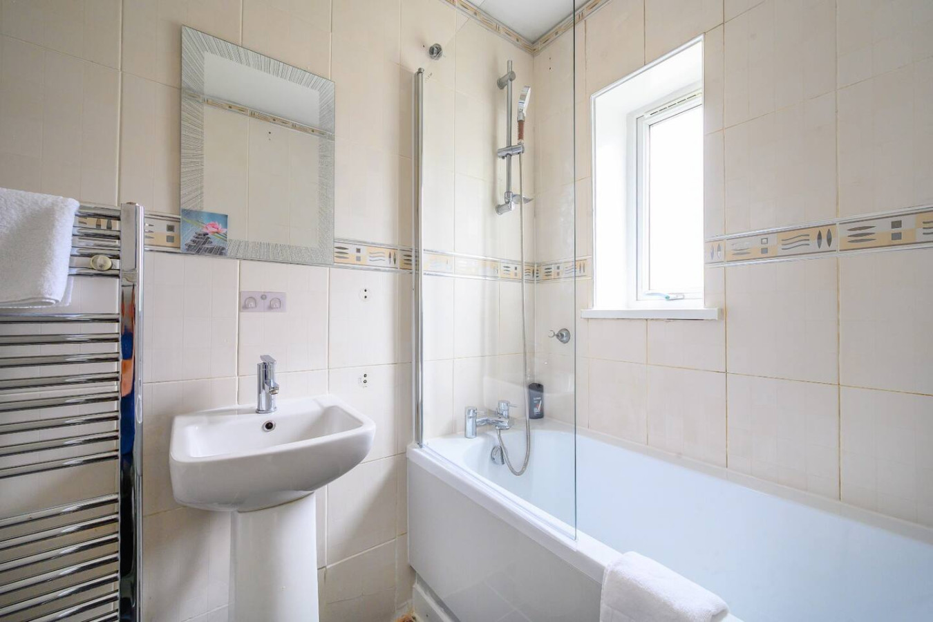 H17A Cosy & Welcoming home in 17a Fountain Street - Property image 5 - VivreStays