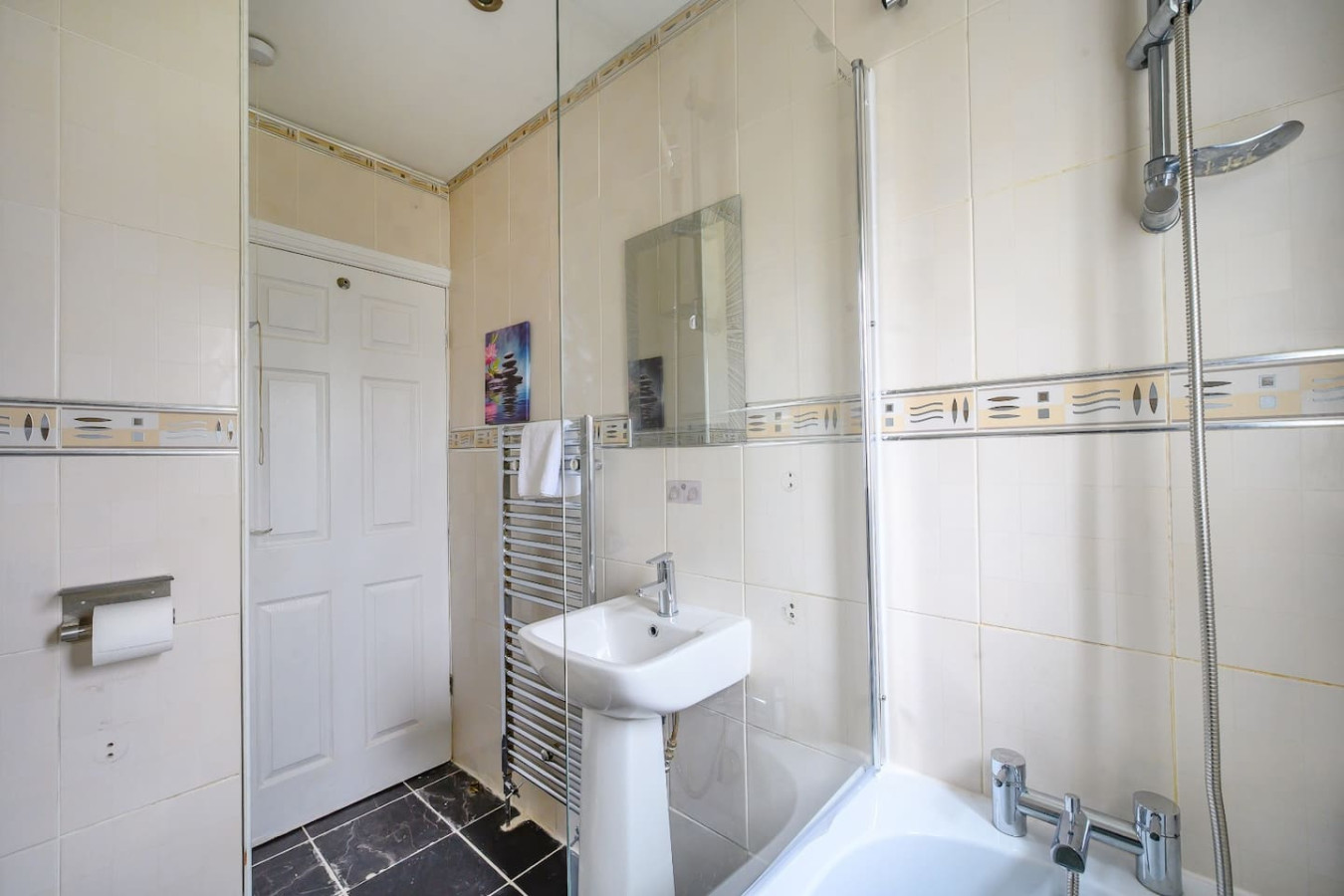 H17A Cosy & Welcoming home in 17a Fountain Street - Property image 16 - VivreStays