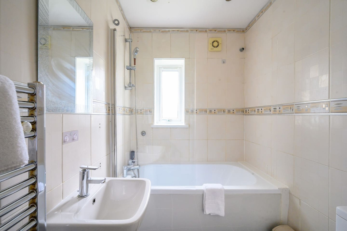 H17A Cosy & Welcoming home in 17a Fountain Street - Property image 23 - VivreStays