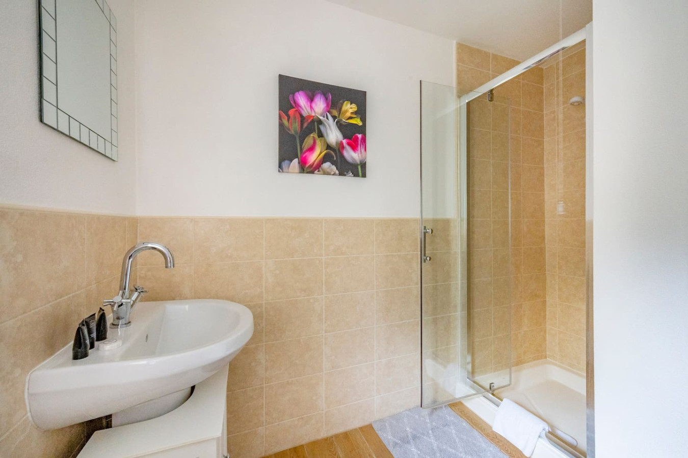 Spacious Standalone Home in West Yorkshireconti in 3 Scott Hall Drive - Property image 9 - VivreStays