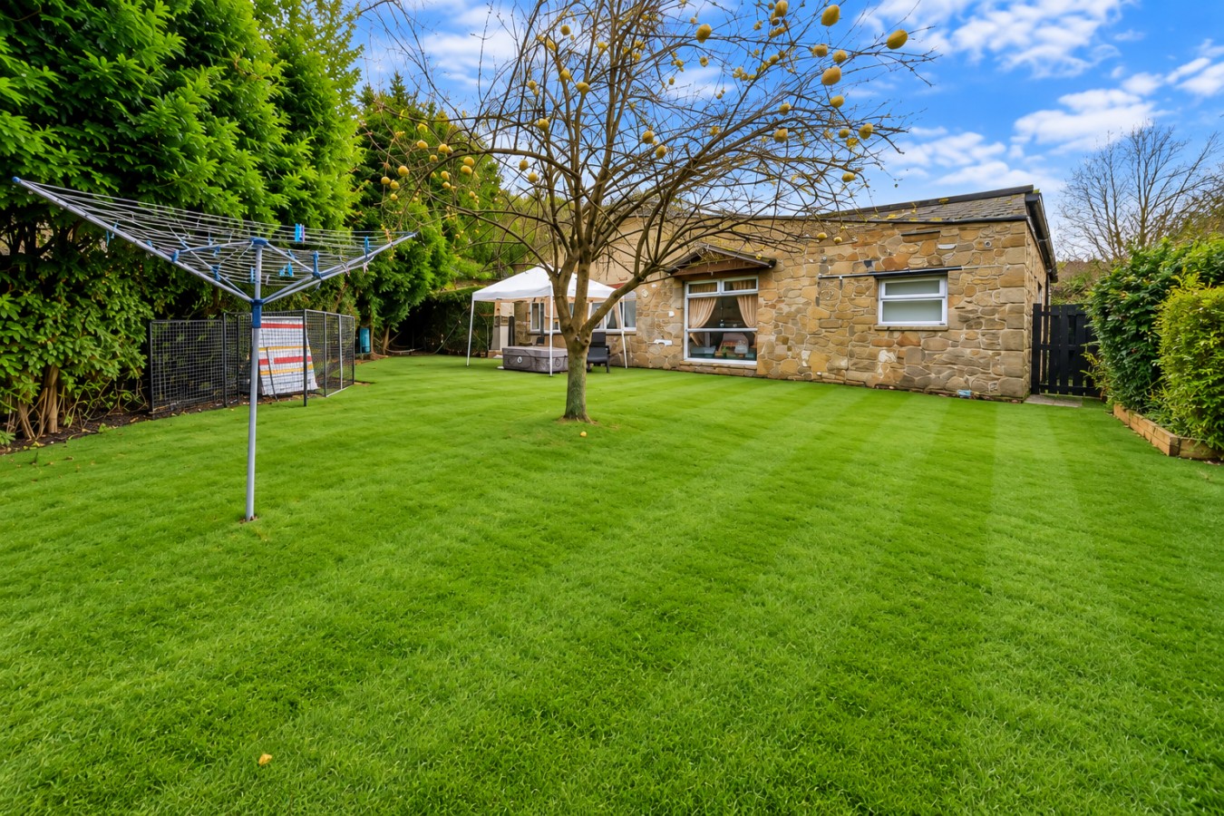 Spacious Standalone Home in West Yorkshireconti in 3 Scott Hall Drive - Property image 29 - VivreStays