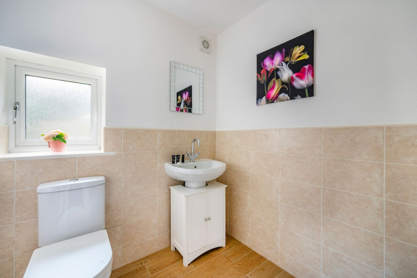 Spacious Standalone Home in West Yorkshireconti in 3 Scott Hall Drive - Property image 19 - VivreStays