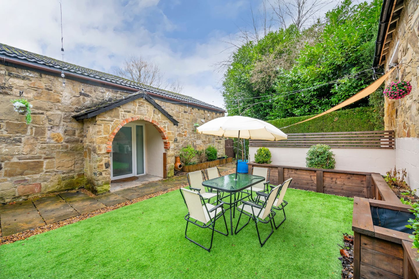 Spacious Standalone Home in West Yorkshireconti in 3 Scott Hall Drive - Property image 7 - VivreStays