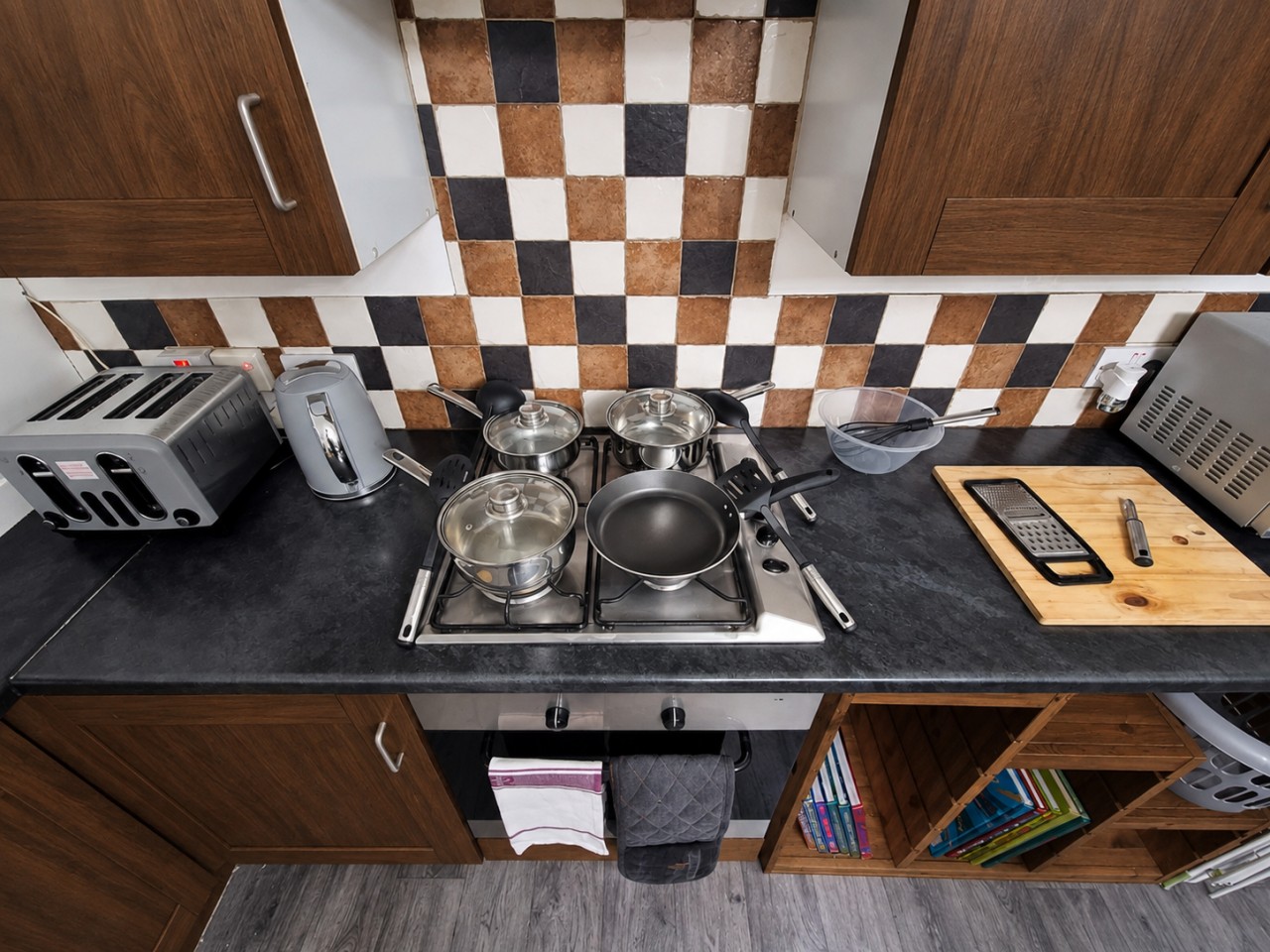 Spacious Standalone Home in West Yorkshireconti in 3 Scott Hall Drive - Property image 13 - VivreStays