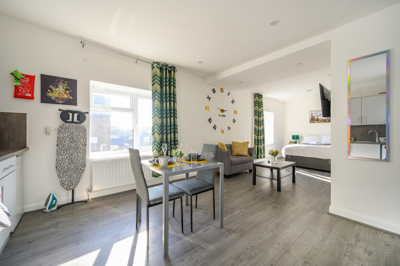 11HR tranquil studio stay serviced apartment - UK - VivreStays