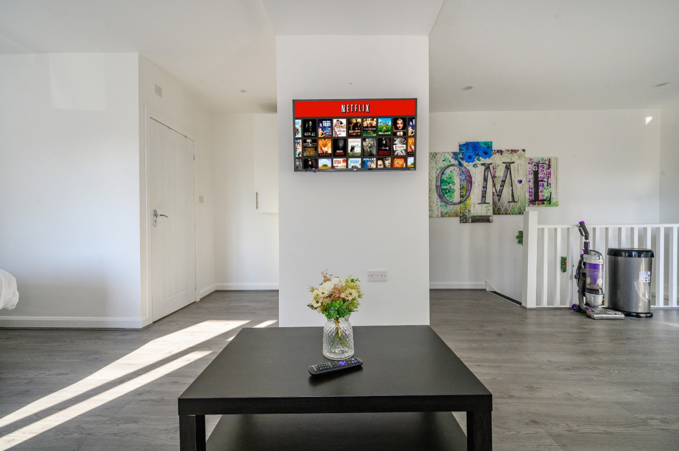 11HR tranquil studio stay in 13 Harrogate Rd, Bradford BD2 3DT, UK - Property image 16 - VivreStays