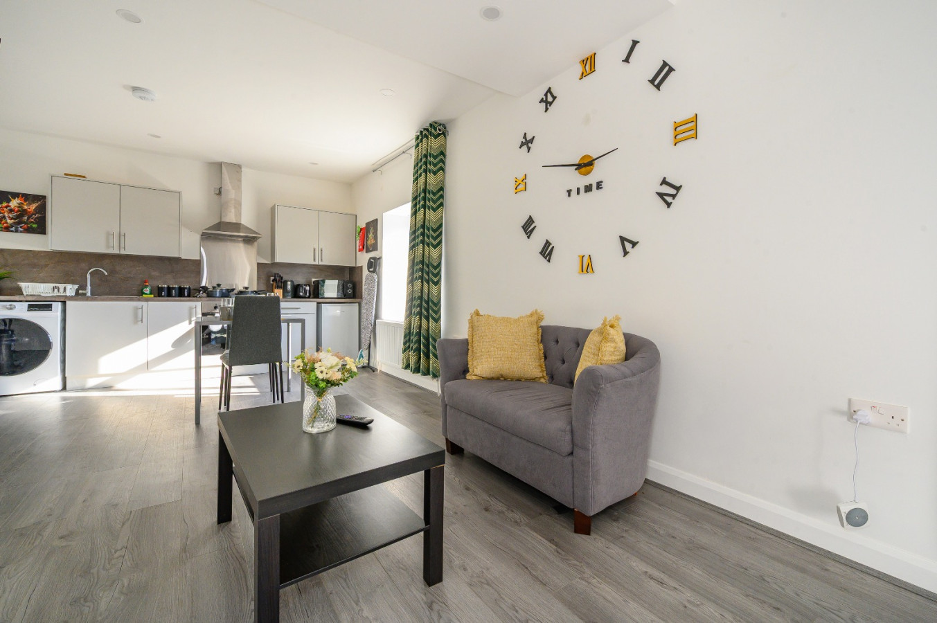 11HR tranquil studio stay in 13 Harrogate Rd, Bradford BD2 3DT, UK - Property image 11 - VivreStays