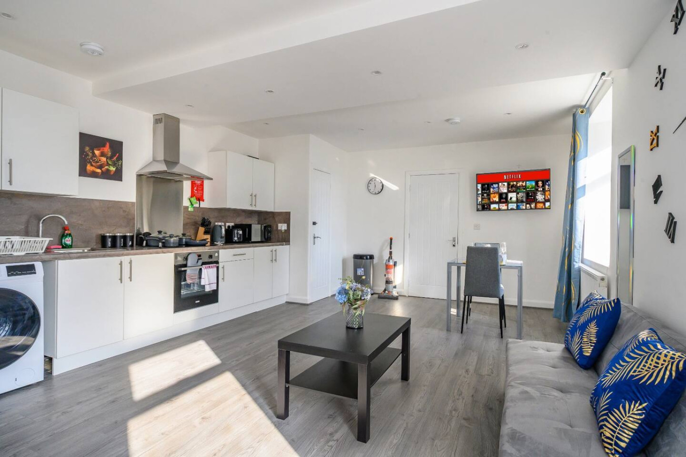 11HR tranquil studio stay in 13 Harrogate Rd, Bradford BD2 3DT, UK - Property image 14 - VivreStays