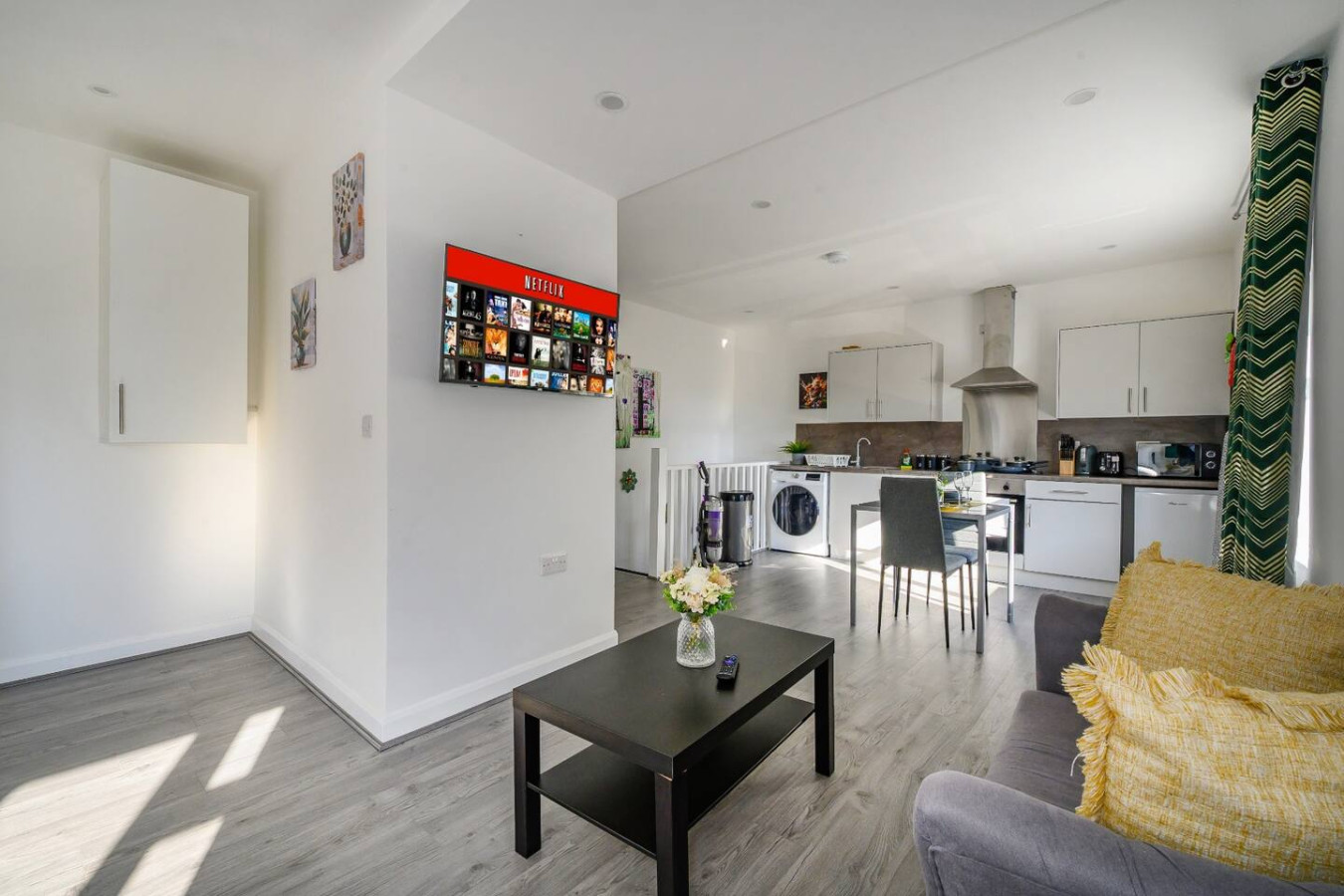 Captivating & luxurious Stay in 11 Harrogate Road - Property image 2 - VivreStays