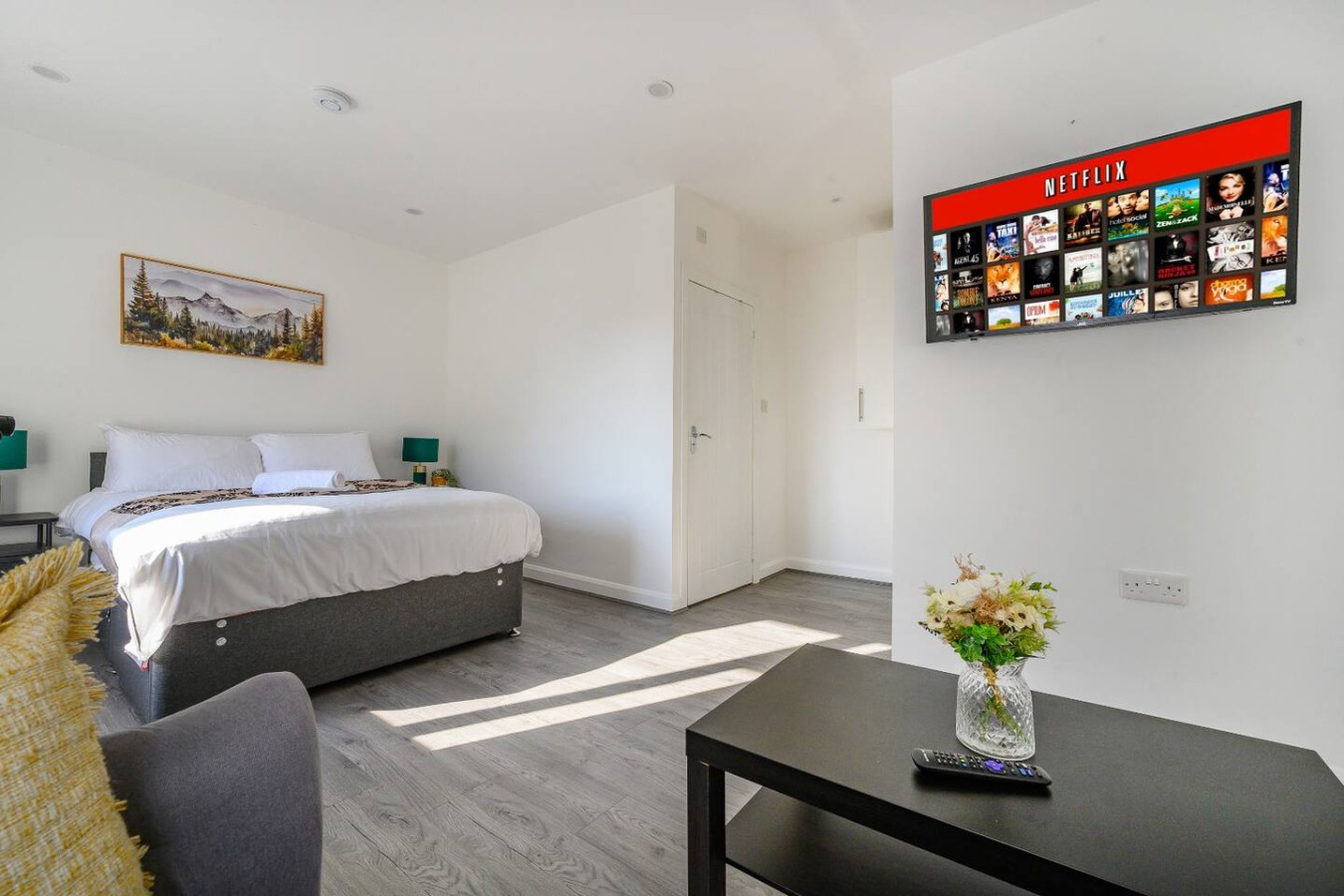 Captivating & luxurious Stay in 11 Harrogate Road - Property image 11 - VivreStays