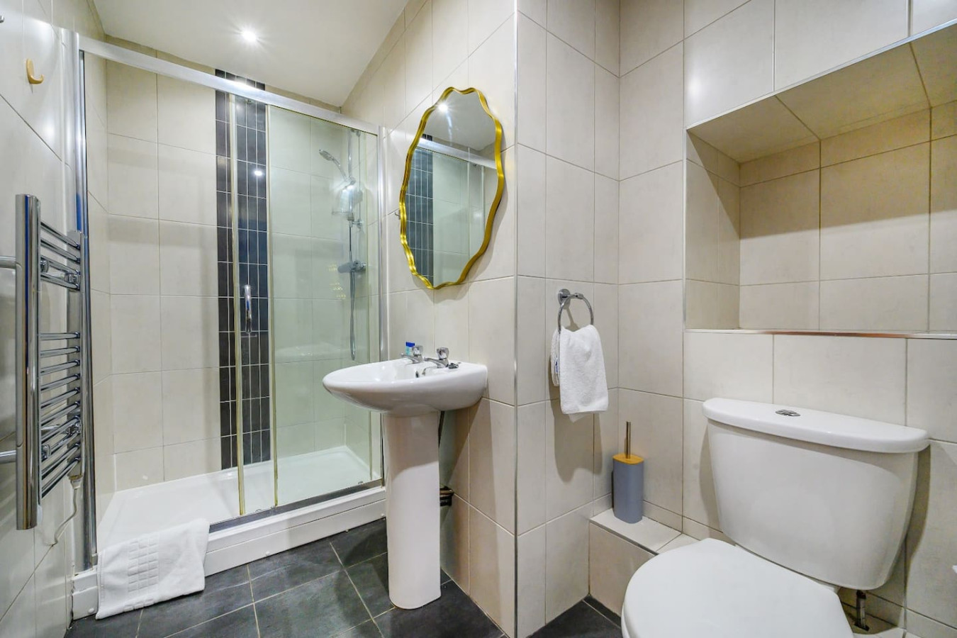 For Your most relaxed and cosy stay in 611 Wakefield Road - Property image 9 - VivreStays