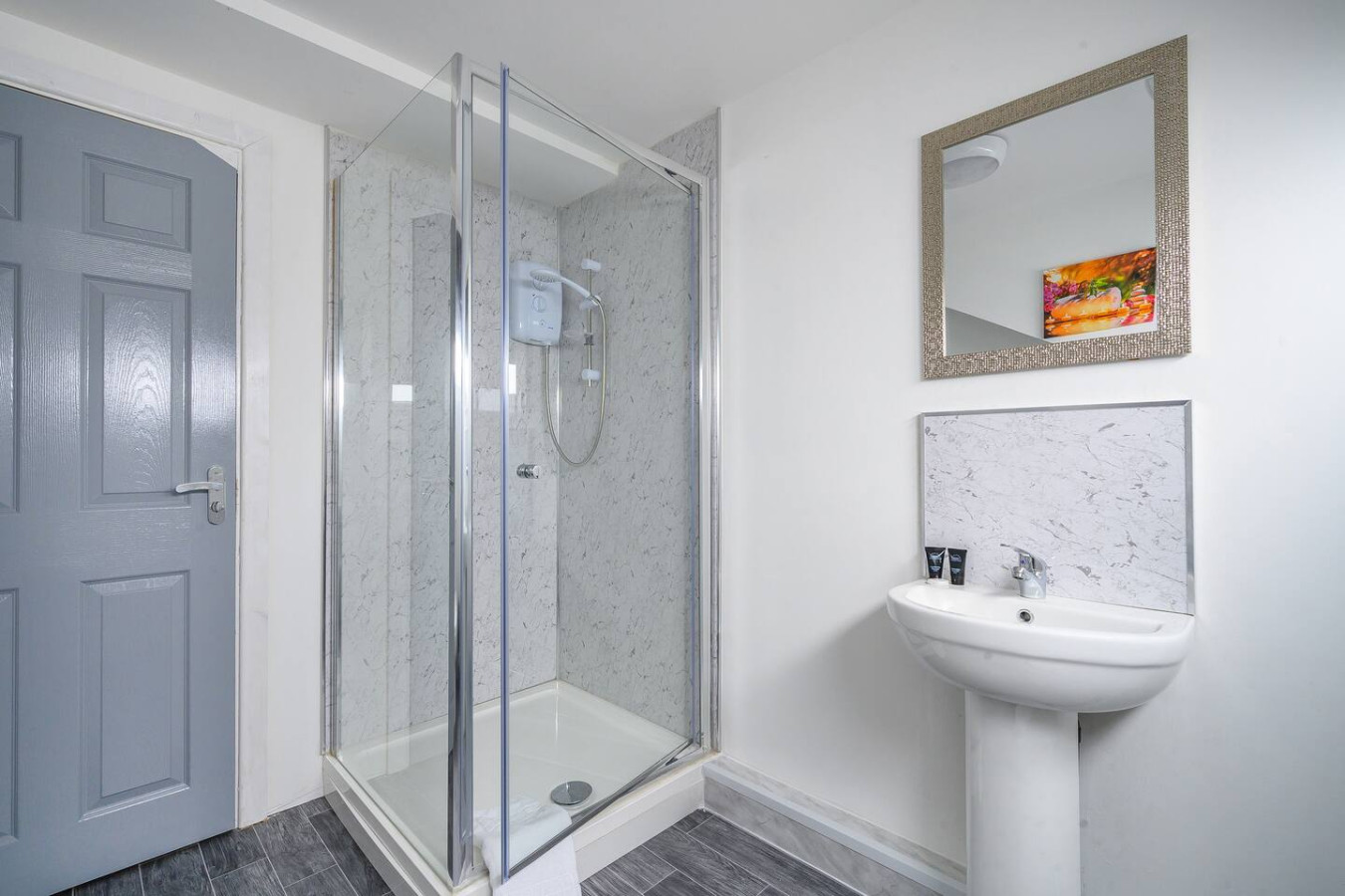 *1ht* For your relaxed & Cosy stay in 421 Bradford Road - Property image 6 - VivreStays
