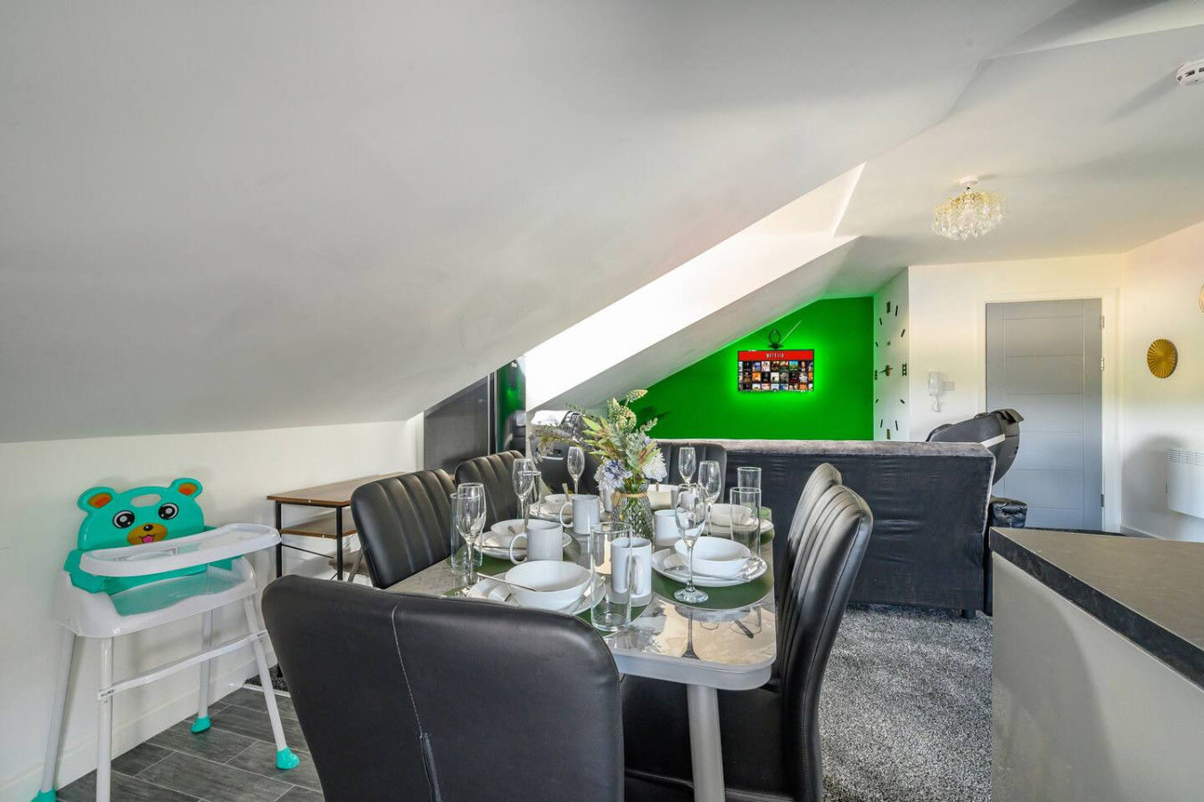 *1ht* For your relaxed & Cosy stay in 421 Bradford Road - Property image 51 - VivreStays