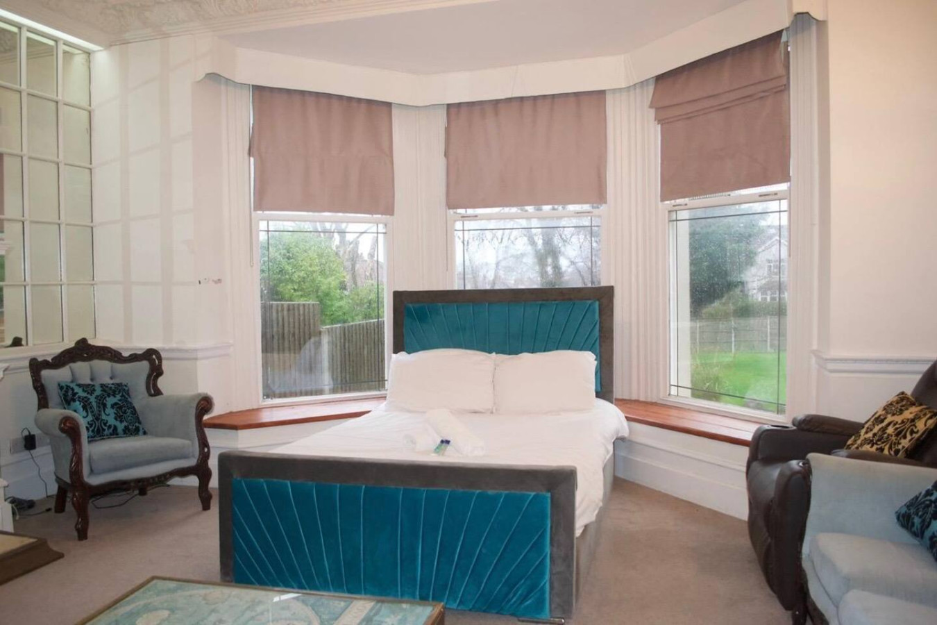 H9BC Stunning Stay in 13 Bentcliffe Lane - Property image 11 - VivreStays