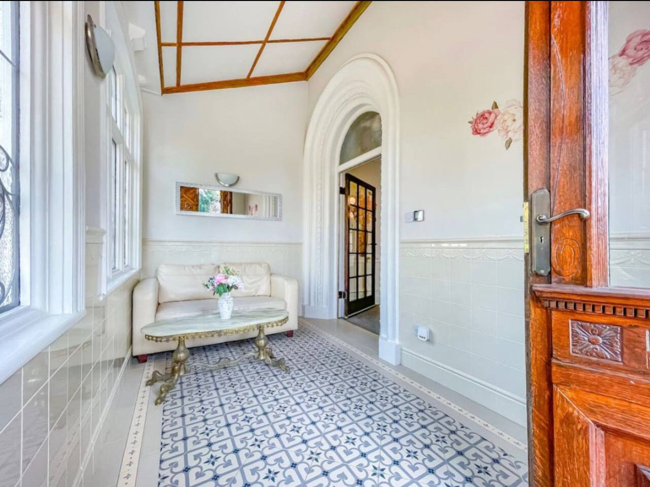 H9BC Stunning Stay in 13 Bentcliffe Lane - Property image 16 - VivreStays