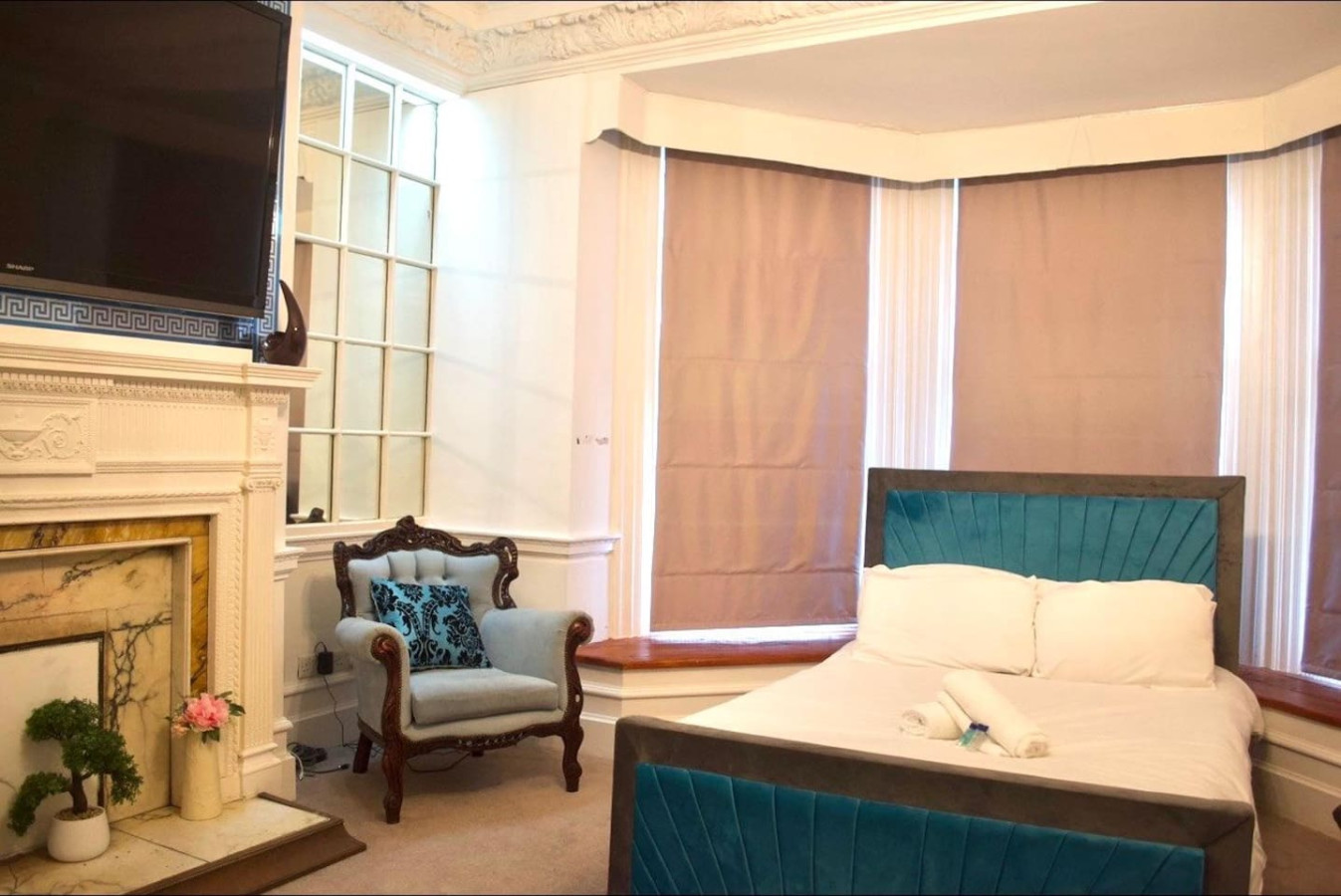 H9BC Stunning Stay in 13 Bentcliffe Lane - Property image 4 - VivreStays