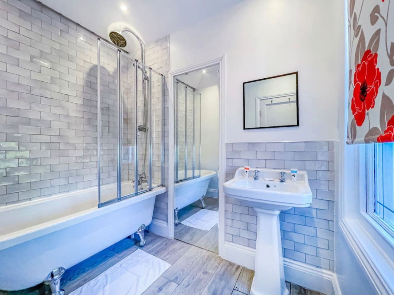 H9BC Stunning Stay in 13 Bentcliffe Lane - Property image 5 - VivreStays