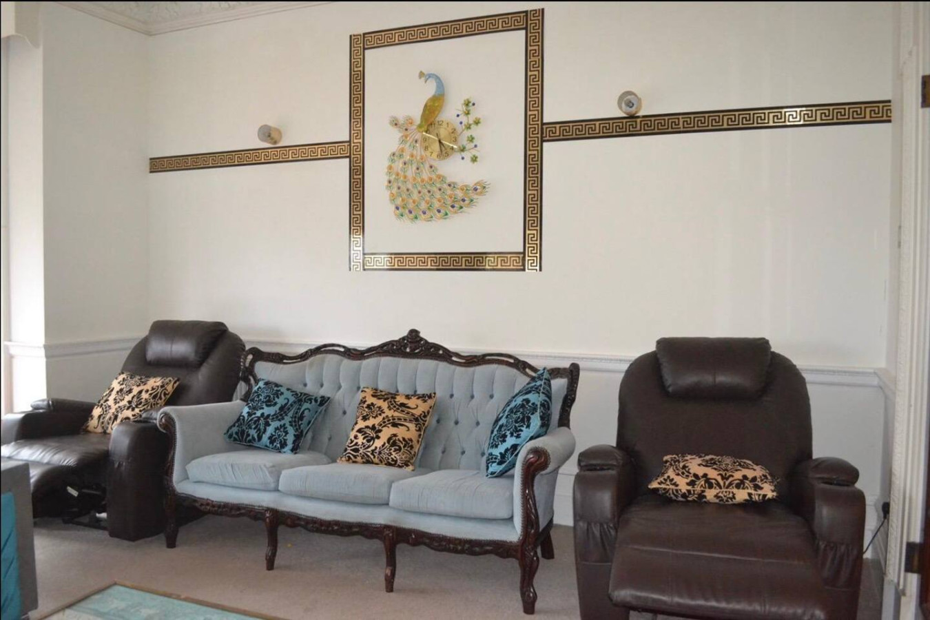 H9BC Stunning Stay in 13 Bentcliffe Lane - Property image 2 - VivreStays