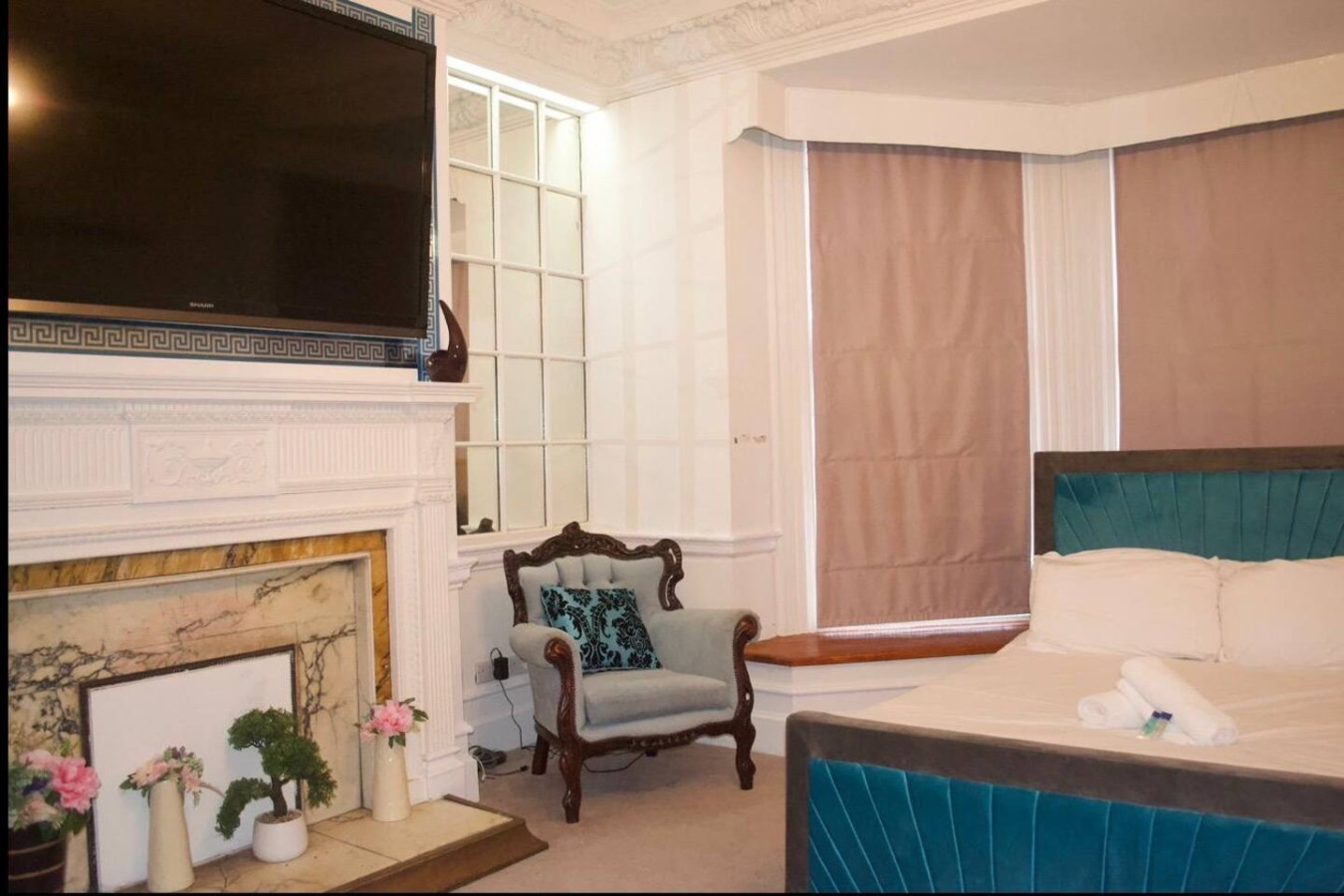 H9BC Stunning Stay in 13 Bentcliffe Lane - Property image 12 - VivreStays