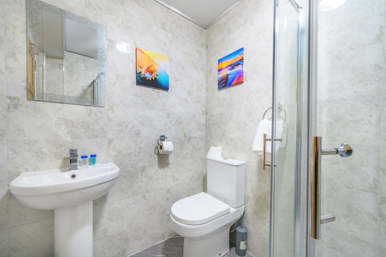 Soothing and Welcoming Stay in West Yorkshire in 17 Northgate - Property image 3 - VivreStays