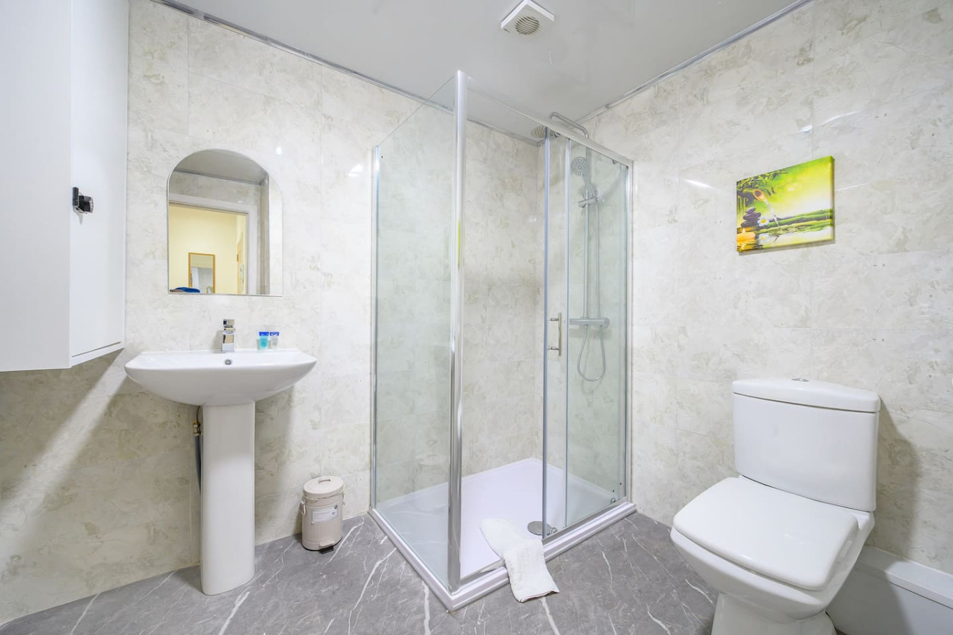 Comfortable and Grand Stay in City Centre in 17 Northgate - Property image 27 - VivreStays