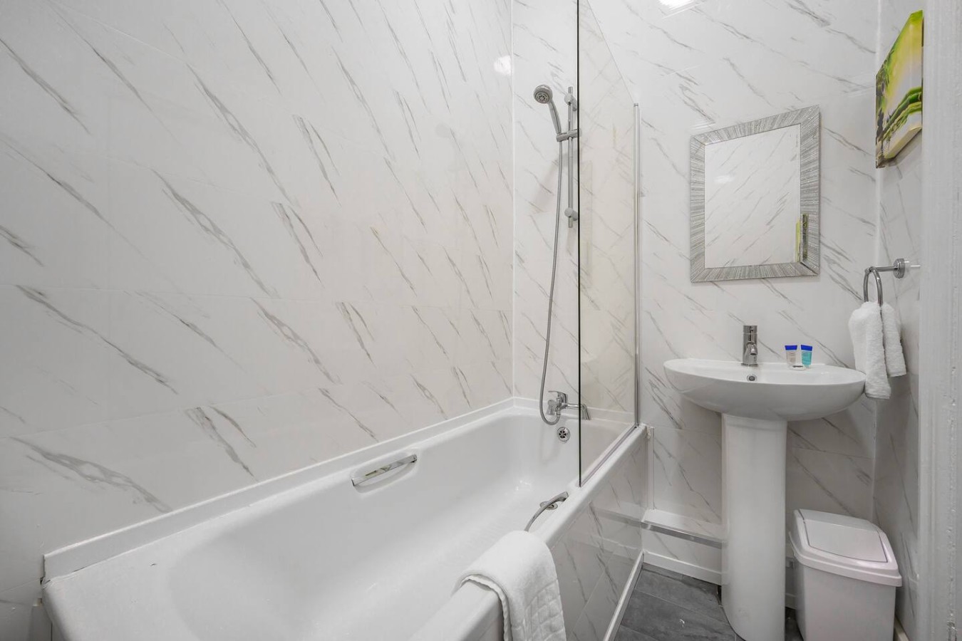 12GH - Soothing & Cosy Stay in Green Hill House, 1 Green Hill Road - Property image 4 - VivreStays