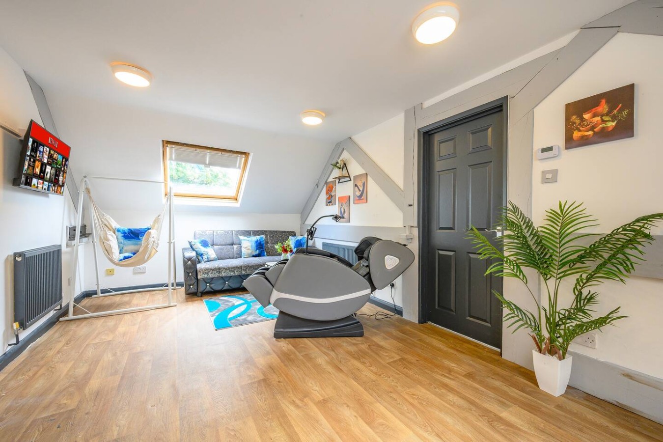 F7GH soothing stay near city centre in Green Hill House, 1 Green Hill Road - Property image 2 - VivreStays