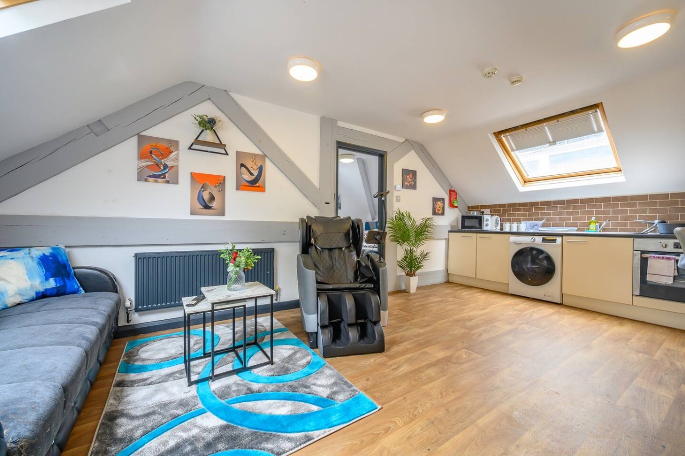 F7GH soothing stay near city centre in Green Hill House, 1 Green Hill Road - Property image 12 - VivreStays