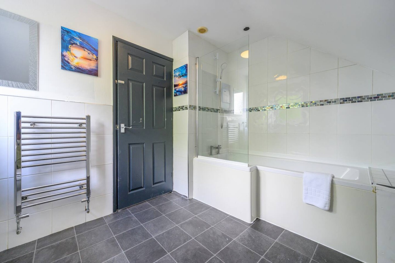 F7GH soothing stay near city centre in Green Hill House, 1 Green Hill Road - Property image 22 - VivreStays