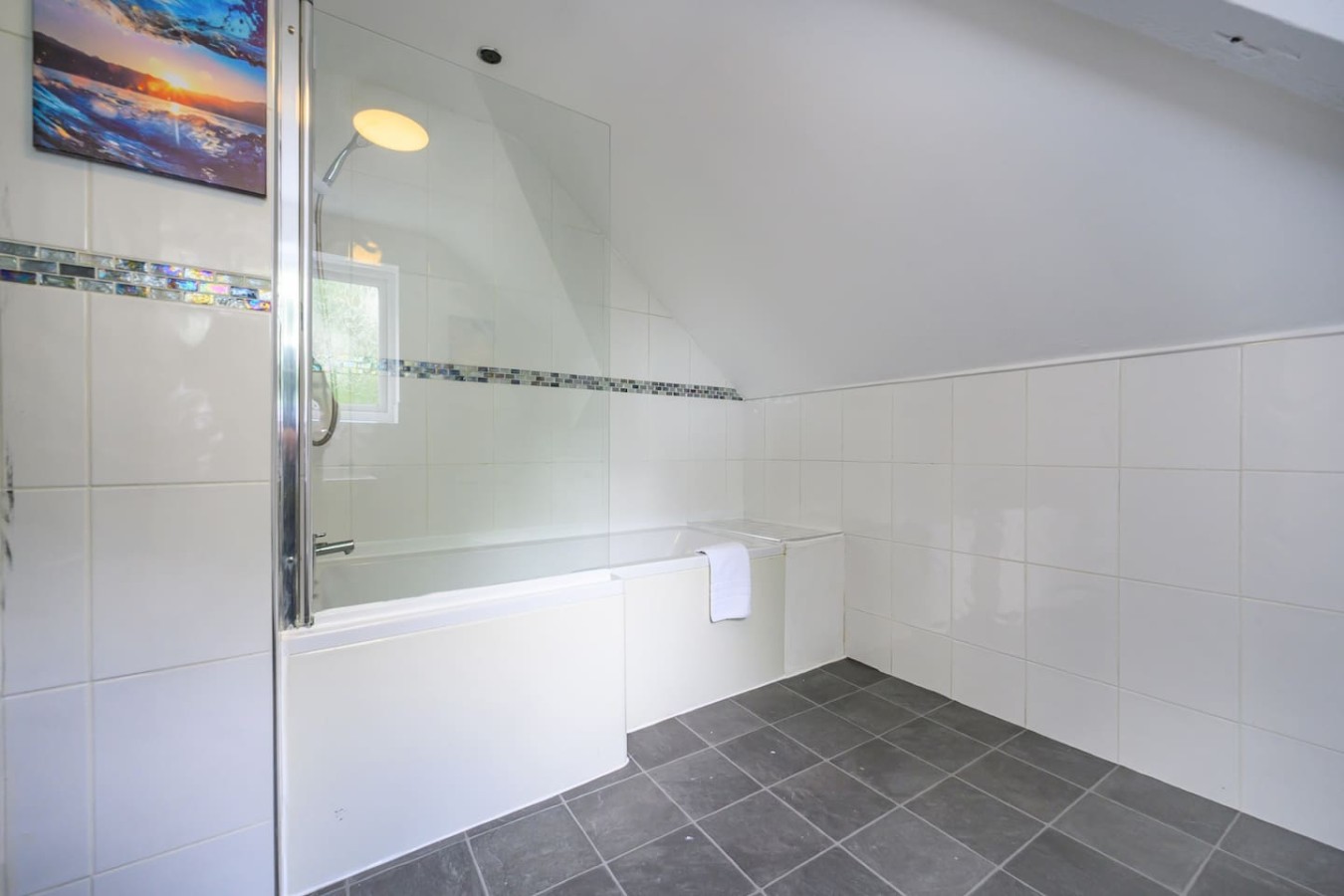 F7GH soothing stay near city centre in Green Hill House, 1 Green Hill Road - Property image 28 - VivreStays