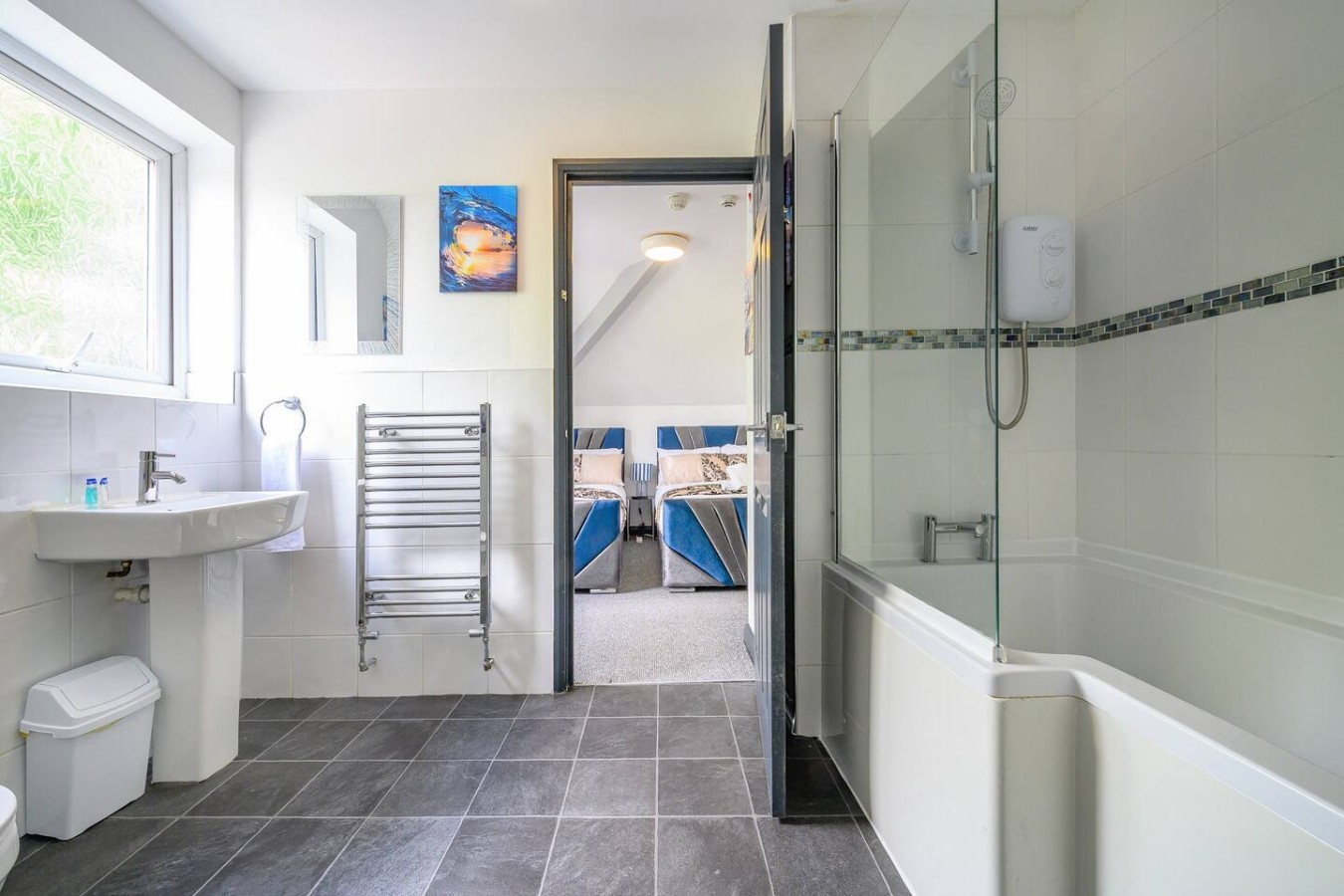 F7GH soothing stay near city centre in Green Hill House, 1 Green Hill Road - Property image 4 - VivreStays