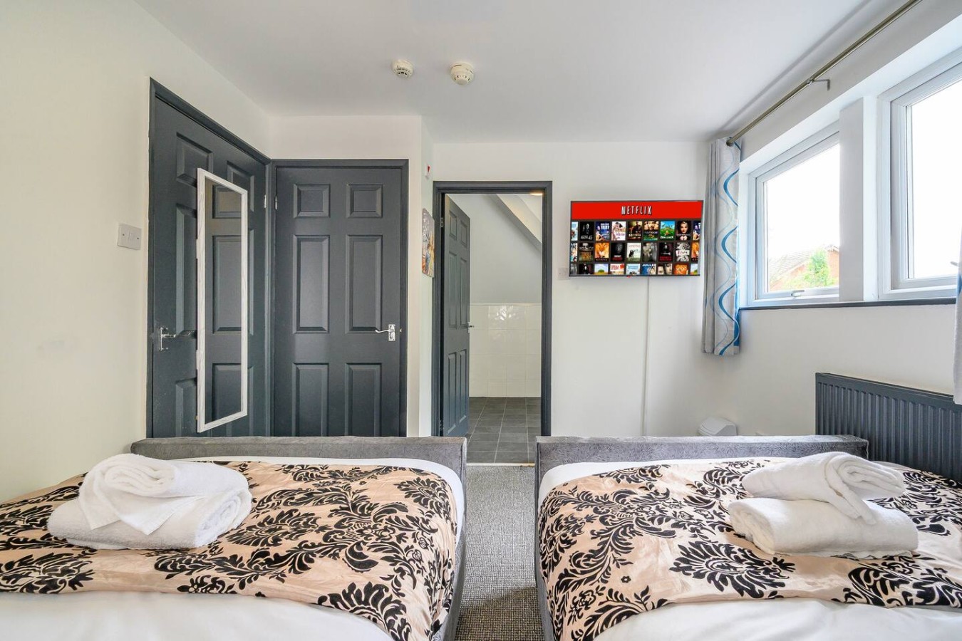F7GH soothing stay near city centre in Green Hill House, 1 Green Hill Road - Property image 9 - VivreStays