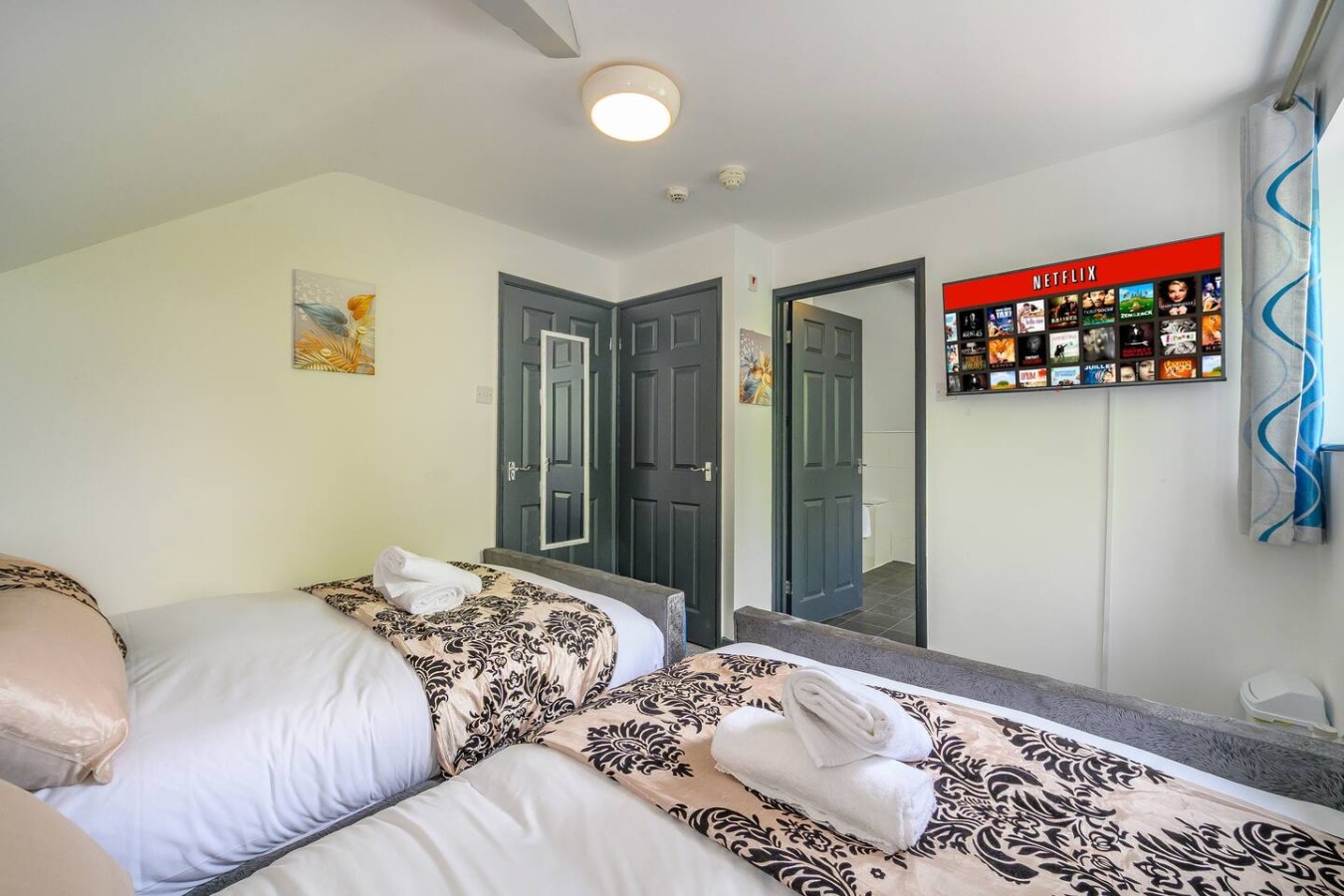 F7GH soothing stay near city centre in Green Hill House, 1 Green Hill Road - Property image 7 - VivreStays