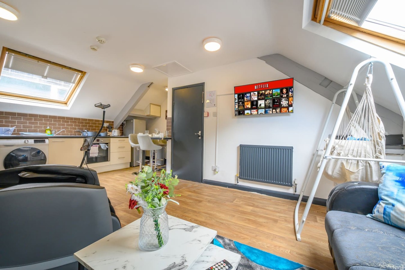 F7GH soothing stay near city centre in Green Hill House, 1 Green Hill Road - Property image 19 - VivreStays