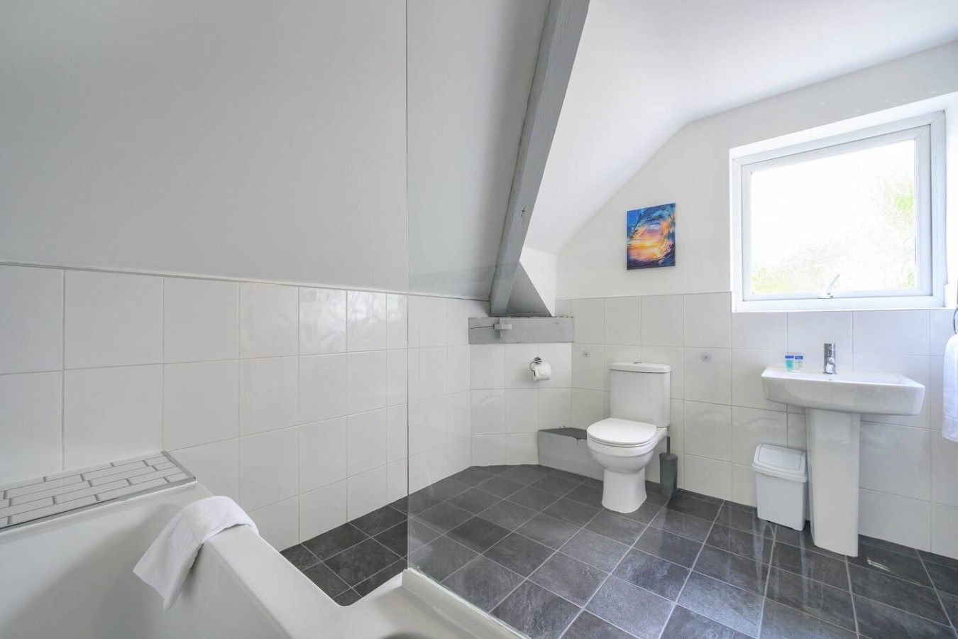 F7GH soothing stay near city centre in Green Hill House, 1 Green Hill Road - Property image 23 - VivreStays