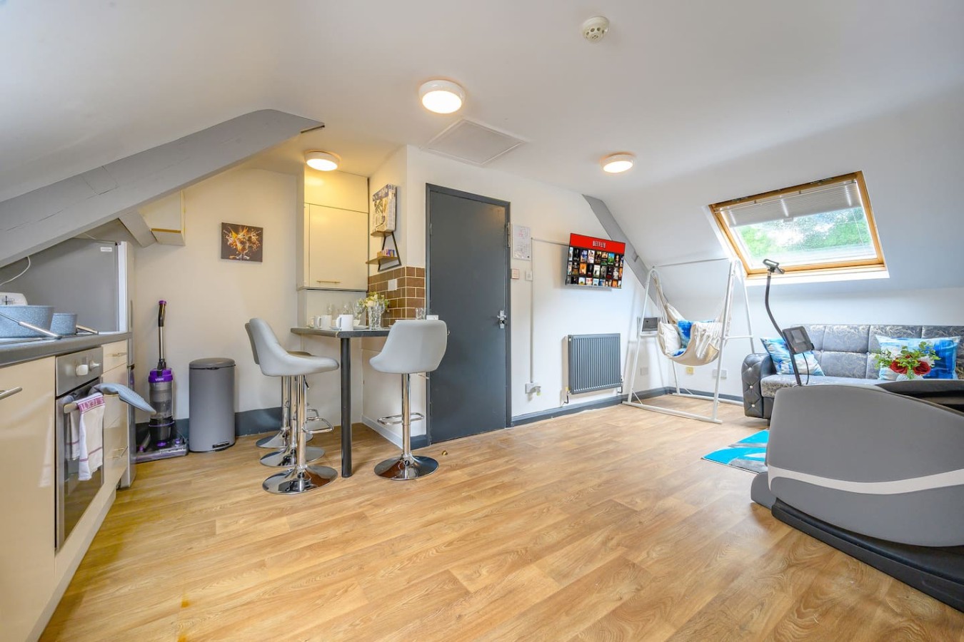 F7GH soothing stay near city centre in Green Hill House, 1 Green Hill Road - Property image 25 - VivreStays