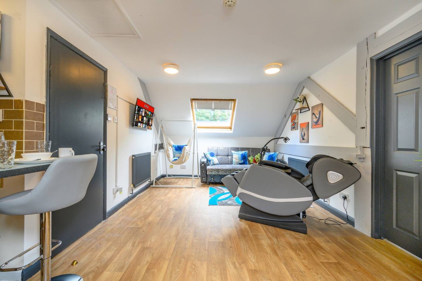 F7GH soothing stay near city centre in Green Hill House, 1 Green Hill Road - Property image 14 - VivreStays