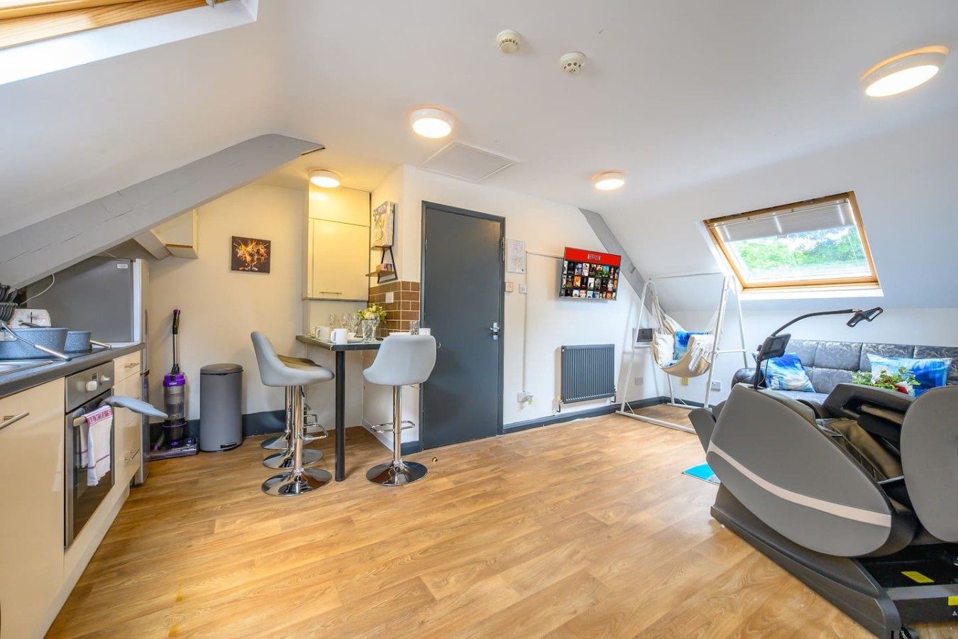 F7GH soothing stay near city centre in Green Hill House, 1 Green Hill Road - Property image 11 - VivreStays