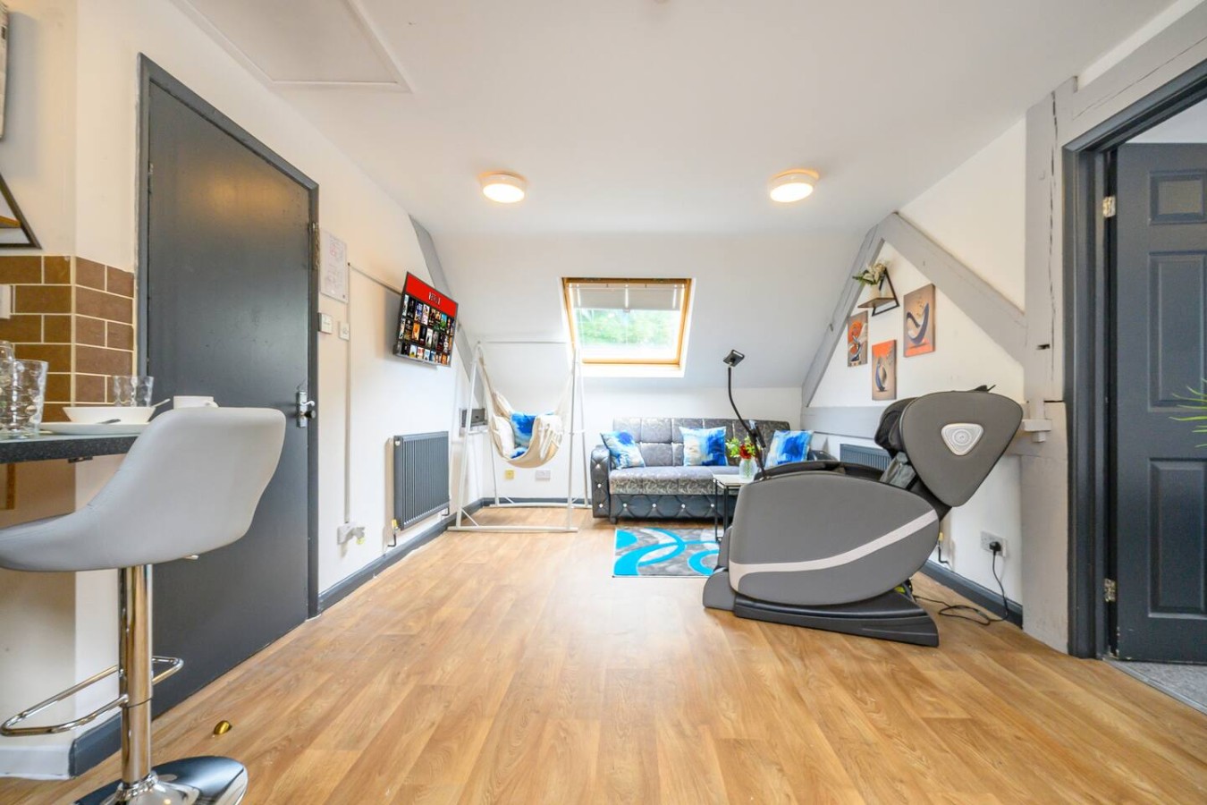 F7GH soothing stay near city centre in Green Hill House, 1 Green Hill Road - Property image 20 - VivreStays