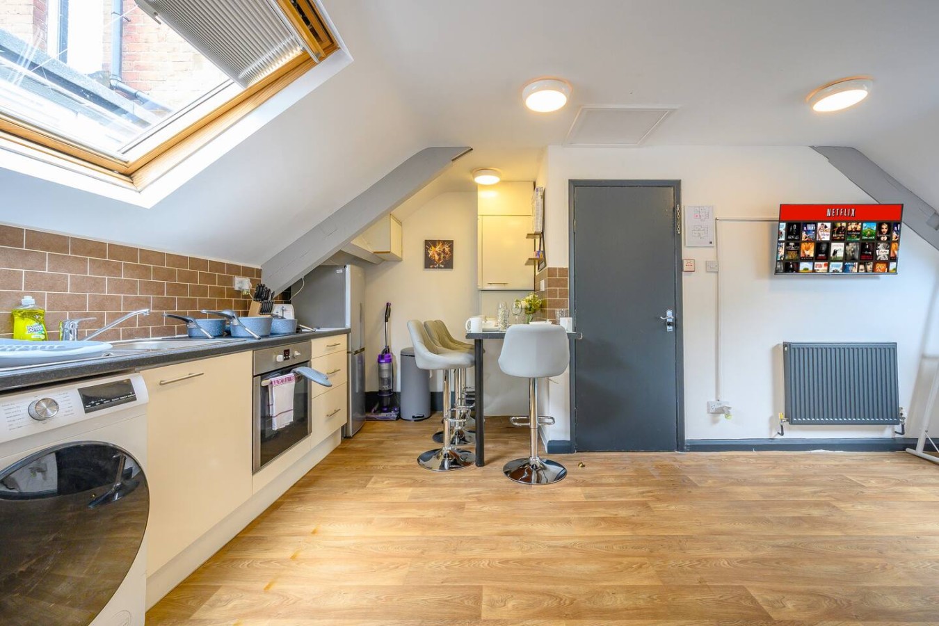 F7GH soothing stay near city centre in Green Hill House, 1 Green Hill Road - Property image 17 - VivreStays