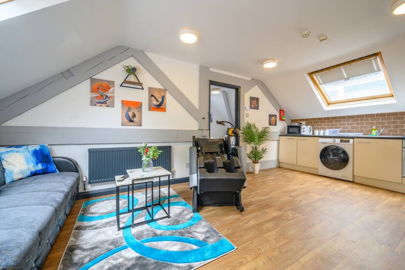 F7GH soothing stay near city centre in Green Hill House, 1 Green Hill Road - Property image 13 - VivreStays