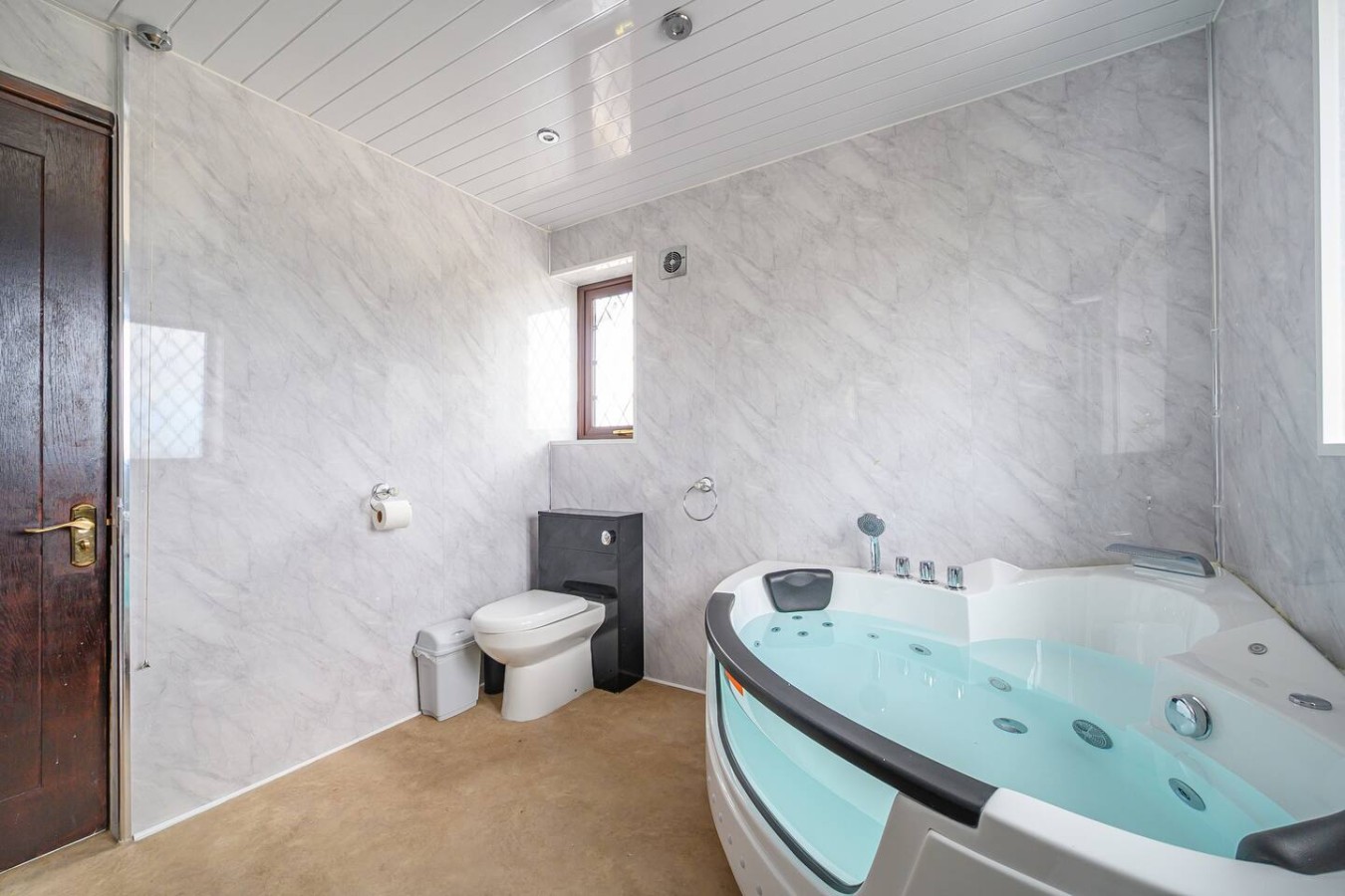 *H59G*- Family Home with Hot Tub & Games Room in 59 Galloway Lane - Property image 39 - VivreStays
