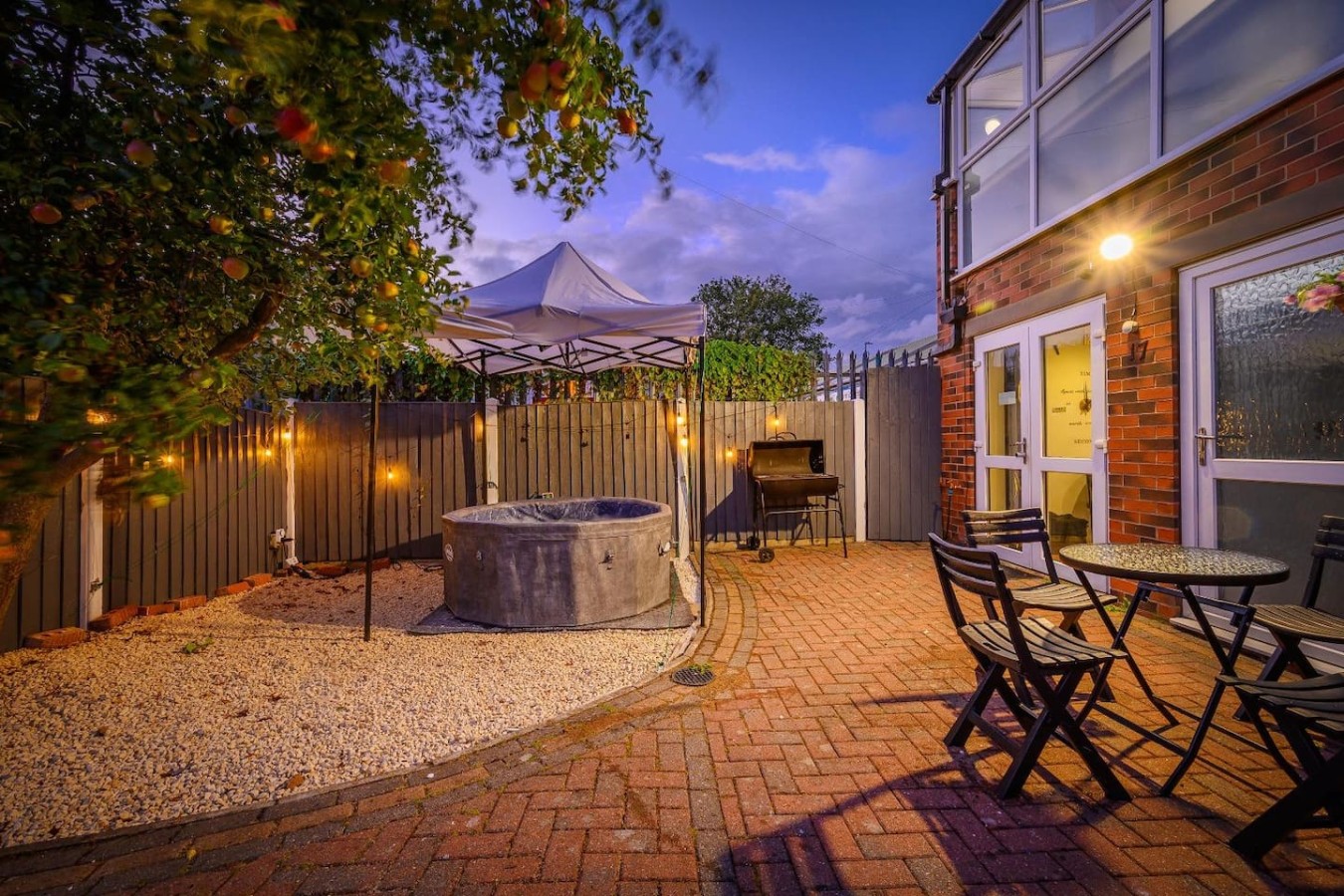 *17b* - For Your Stay with Private Gated Parking in 17 Fountain Street - Property image 8 - VivreStays