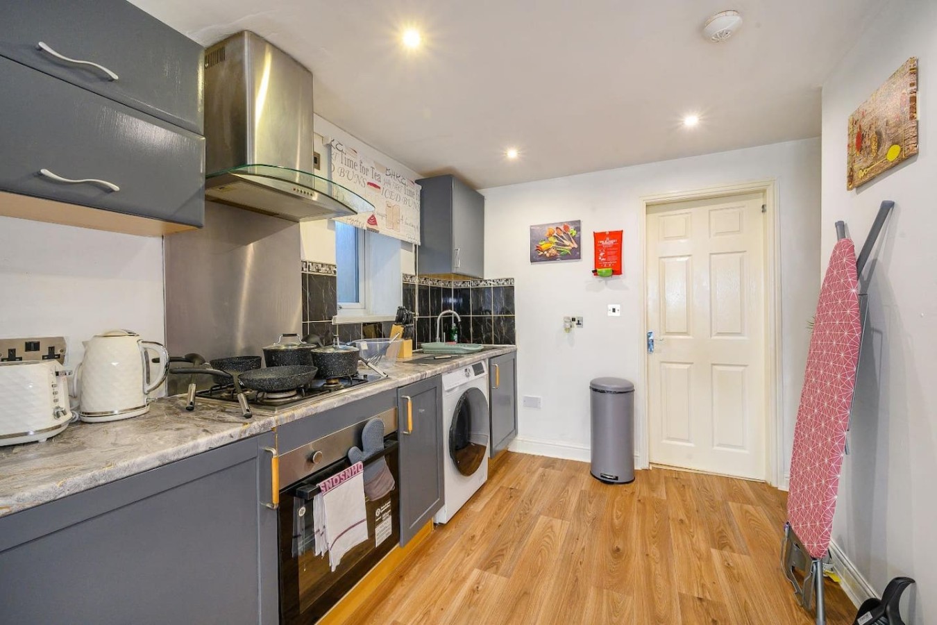 *17b* - For Your Stay with Private Gated Parking in 17 Fountain Street - Property image 16 - VivreStays