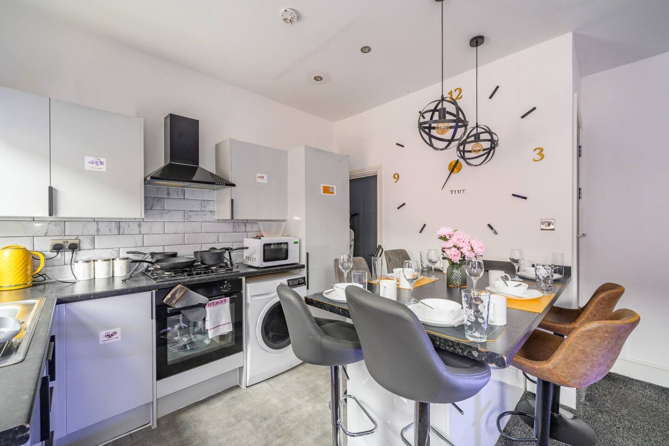 10W - For your Most Relaxed & cosy Stay in 12 Woodview Street - Property image 40 - VivreStays