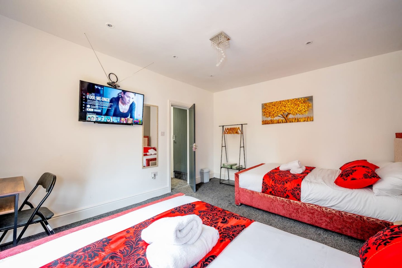 10W - For your Most Relaxed & cosy Stay in 12 Woodview Street - Property image 2 - VivreStays