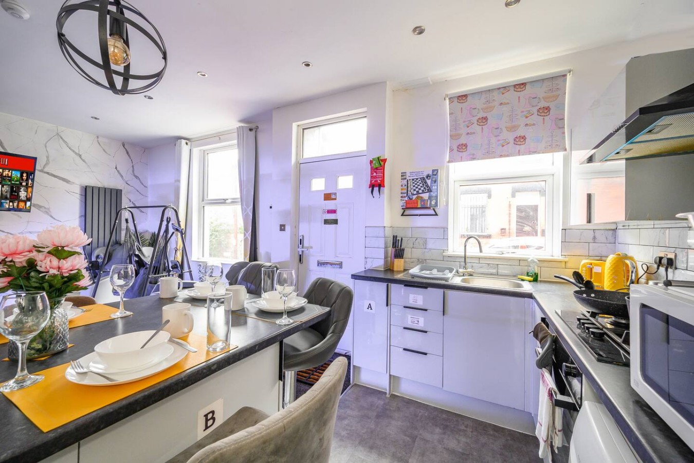 10W - For your Most Relaxed & cosy Stay in 12 Woodview Street - Property image 3 - VivreStays