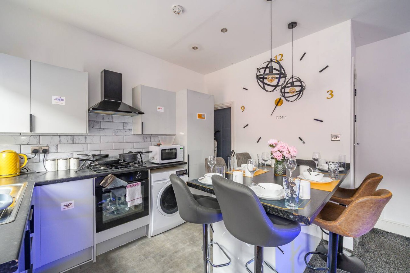 10W - For your Most Relaxed & cosy Stay in 12 Woodview Street - Property image 39 - VivreStays